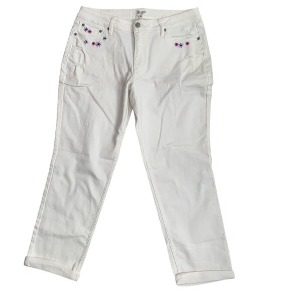 Candace Cameron Bure Denim - Candace‎ Cameron Bure Embroidered white Flower Jeans size 10P